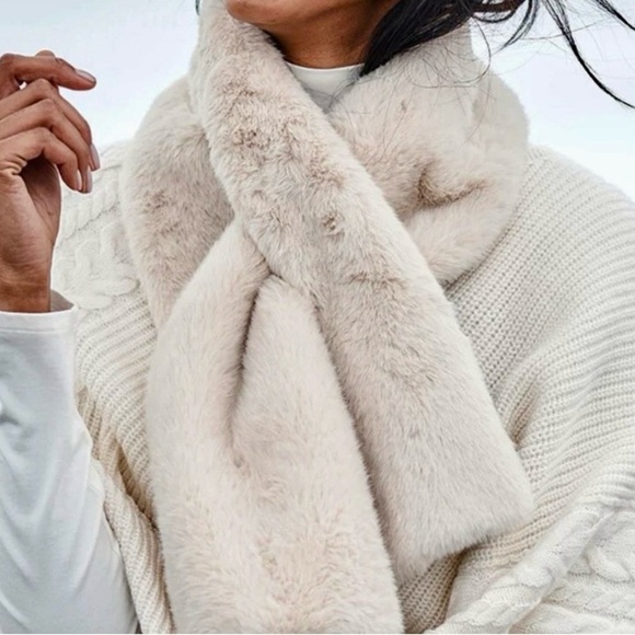 J. Jill Accessories - 🆕 J.Jill Faux-Fur Cream and Gray Reversible
Scarf